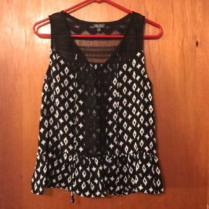 S - black & white Lace sleeveless top